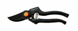 Секатор плоскостной FISKARS (111960) купить в сети строительных магазинов Мастак